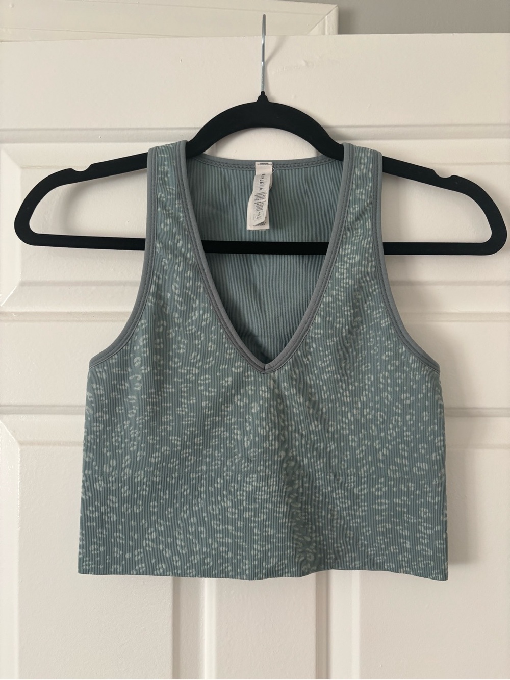 Athleta Aurora Sage Green Cropped V-Neck Tank Top - Size S - Like New